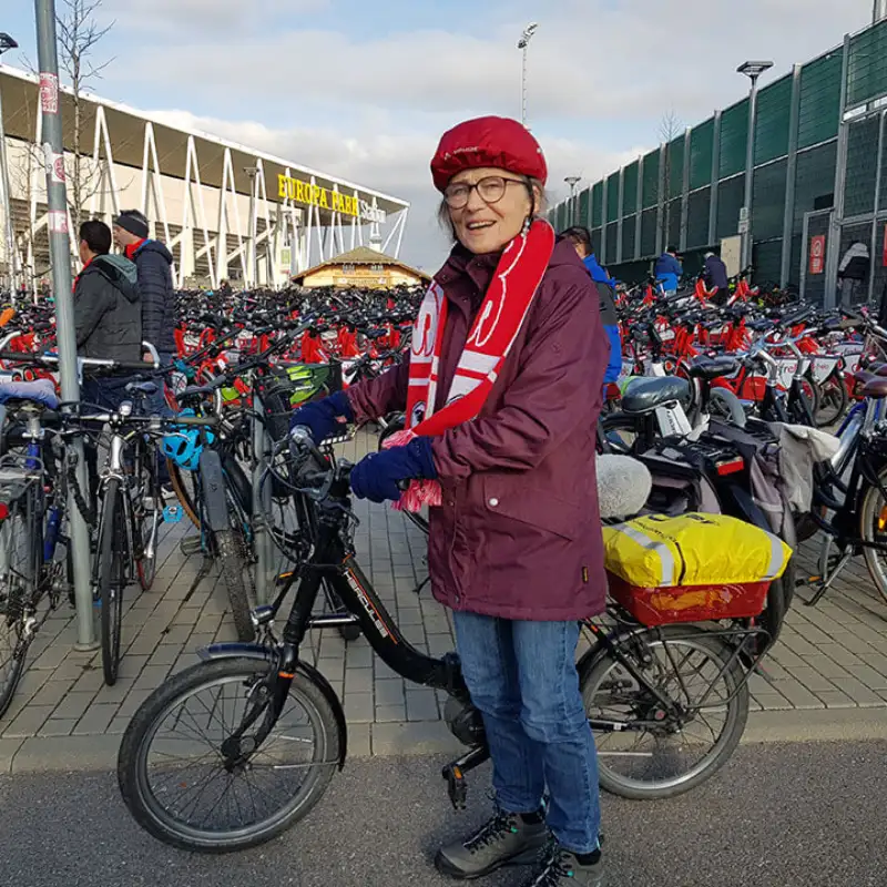 Fahrradfan Barbara radelt zum SC Fahrradfan Barbara radelt zum SC
